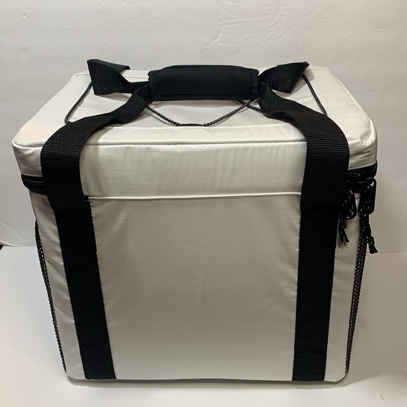 Igloo Marine Ultra Insulated Cooler Bag 24 Can 2 Day Cold Retention New - Picture 5 of 12